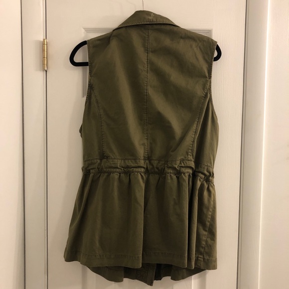 SOLD Sleeveless Cargo Jacket - Picture 4 of 6